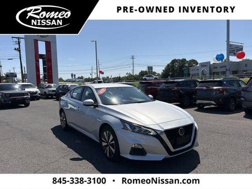 Brilliant Silver Metallic 2022 Nissan Altima 2.5 SV
