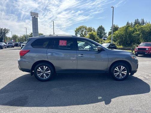 2020 Nissan Pathfinder S