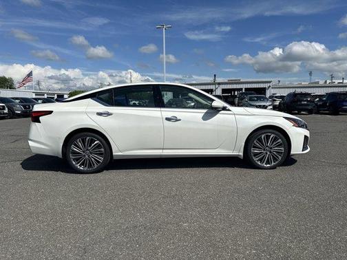 2025 Nissan Altima SL