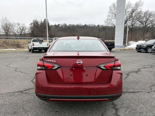 2025 Nissan Versa 1.6 SR