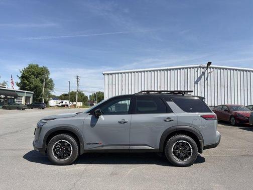 Boulder Gray Pearl / Super Black 2026 Nissan Pathfinder Rock Creek