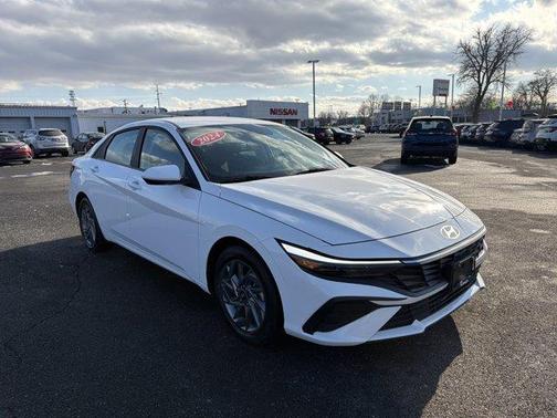 2024 Hyundai ELANTRA SEL