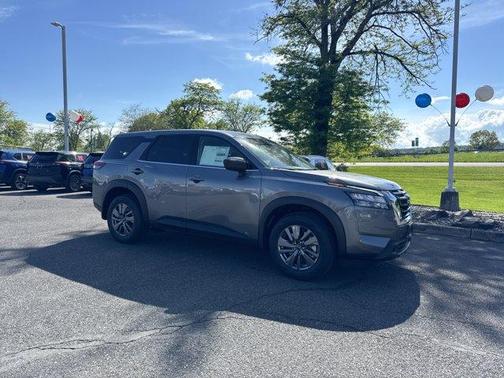 2025 Nissan Pathfinder S