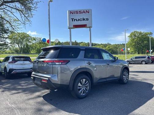2025 Nissan Pathfinder S