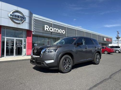 2025 Nissan Pathfinder S