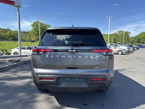2025 Nissan Pathfinder S