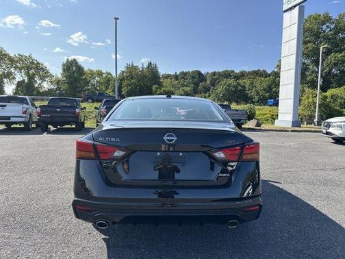2025 Nissan Altima SR