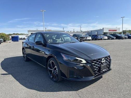 2025 Nissan Altima SR