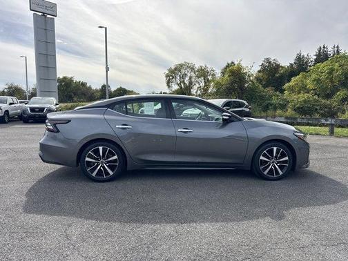 2023 Nissan Maxima SV