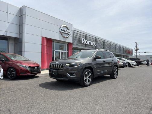 Granite Crystal Clearcoat Metallic 2019 Jeep Cherokee Limited