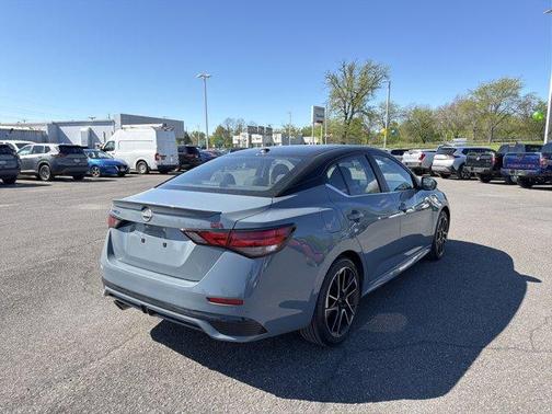 2t Gry Blk Roof 2025 Nissan Sentra SR