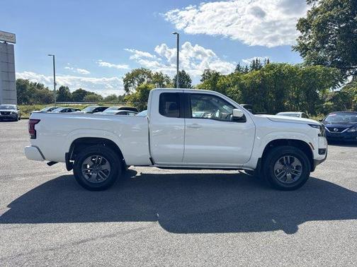 2025 Nissan Frontier SV