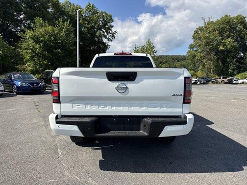 2025 Nissan Frontier SV