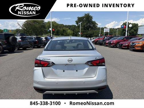 Brilliant Silver Metallic 2023 Nissan Versa 1.6 SV