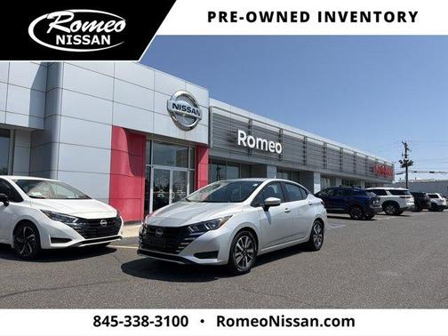 Brilliant Silver Metallic 2023 Nissan Versa 1.6 SV