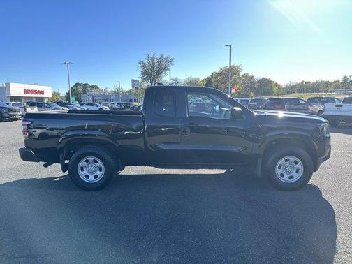 2023 Nissan Frontier S
