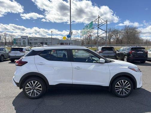 2023 Nissan Kicks SV