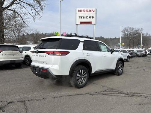 2026 Nissan Pathfinder SL