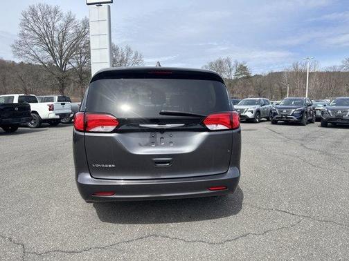 2023 Chrysler Voyager LX