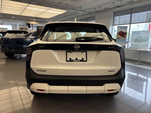 2025 Nissan Kicks S