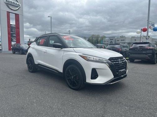 2022 Nissan Kicks SR