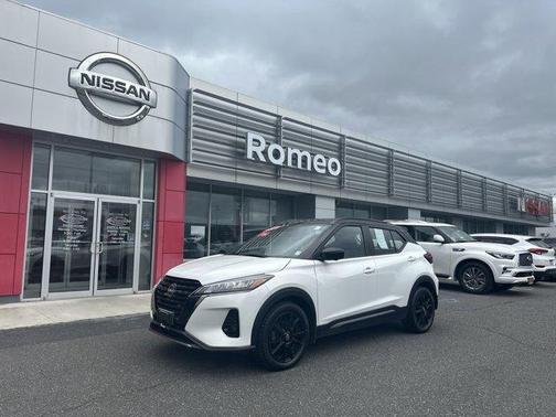 2022 Nissan Kicks SR
