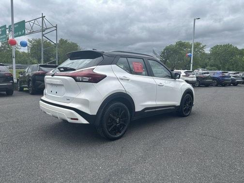 2022 Nissan Kicks SR
