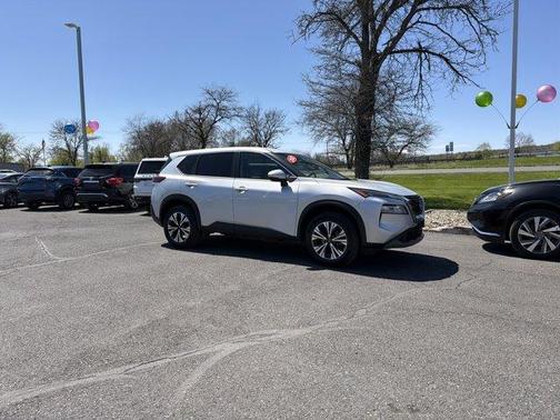 Brilliant Silver Metallic 2022 Nissan Rogue SV