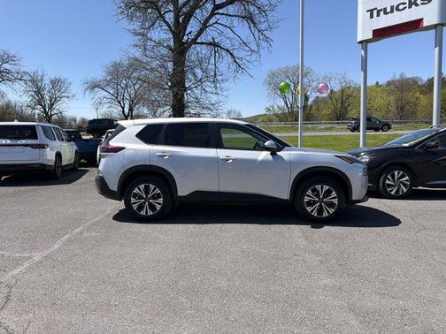 Brilliant Silver Metallic 2022 Nissan Rogue SV