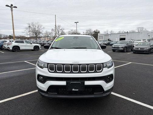 Bright White Clearcoat 2022 Jeep Compass Latitude