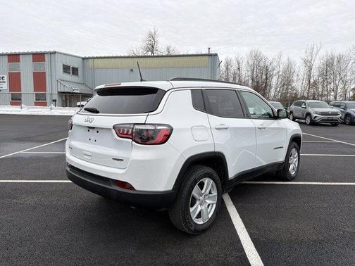 Bright White Clearcoat 2022 Jeep Compass Latitude