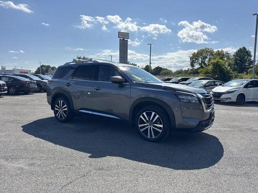 2025 Nissan Pathfinder Platinum