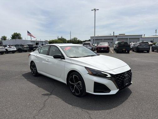 White 2024 Nissan Altima 2.5 SR