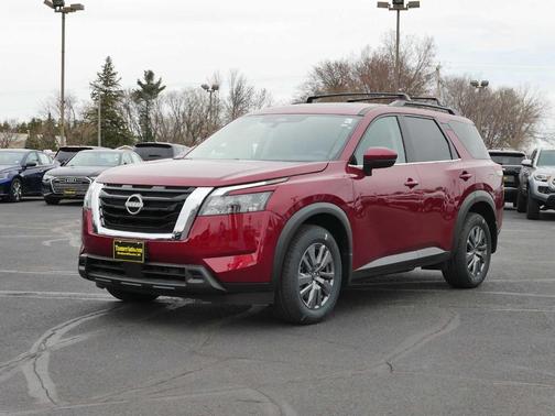 2025 Nissan Pathfinder SV