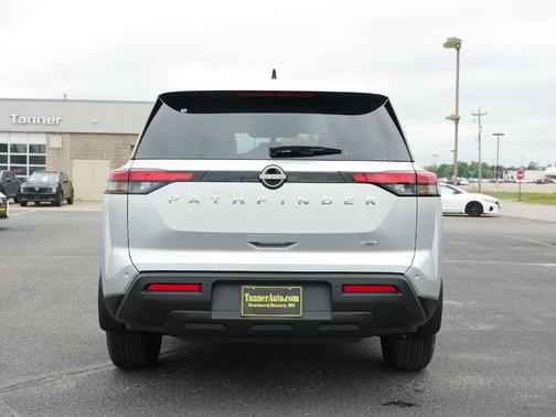 2025 Nissan Pathfinder S