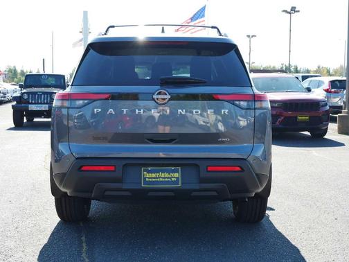 2025 Nissan Pathfinder SV