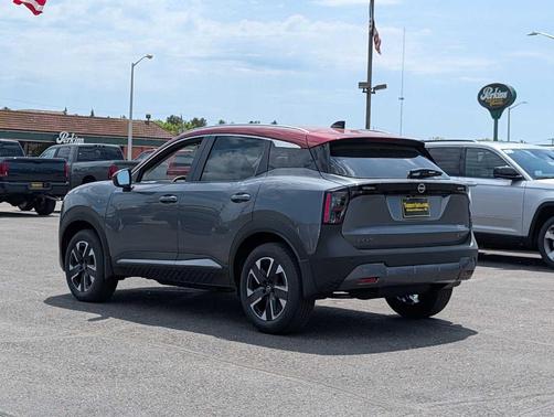 2t Gun Red Roof 2026 Nissan Kicks SV