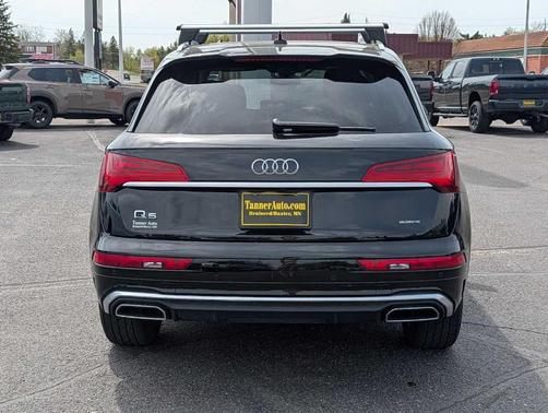 Mythos Black Metallic 2024 Audi Q5 45 S line quattro Premium