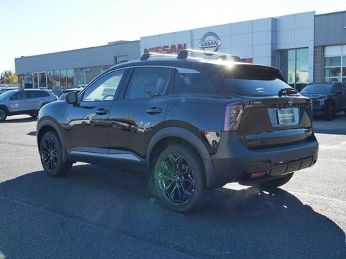 Super Black 2026 Nissan Kicks SR