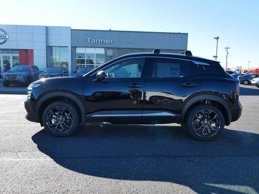 Super Black 2026 Nissan Kicks SR