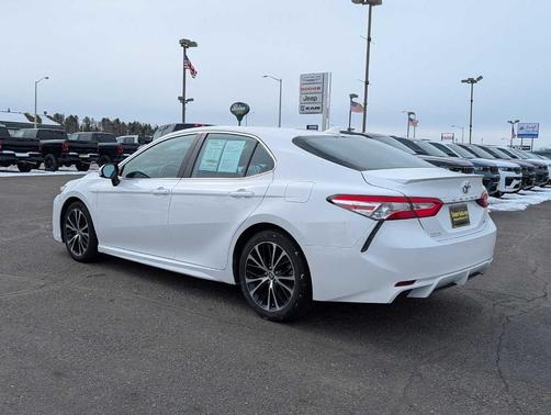 2020 Toyota Camry SE