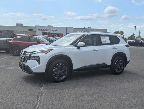 Everest White P 2024 Nissan Rogue SV