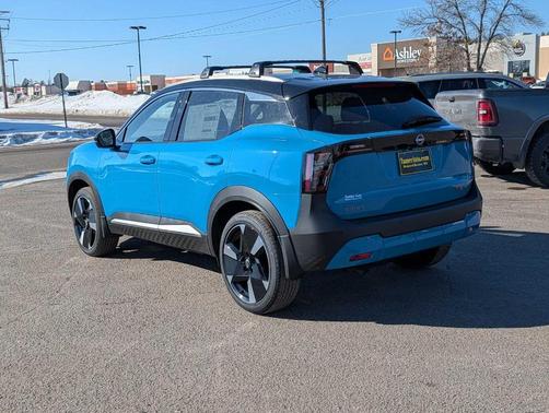 2t Ice Blk Roof 2026 Nissan Kicks SR