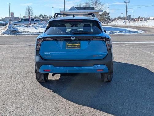 2t Ice Blk Roof 2026 Nissan Kicks SR