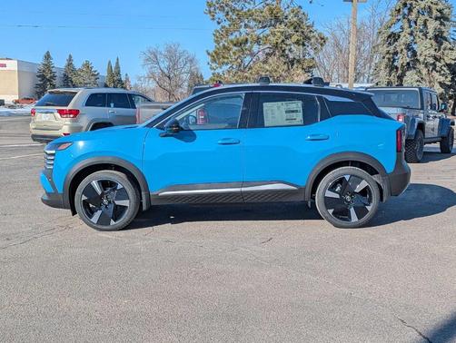 2t Ice Blk Roof 2026 Nissan Kicks SR