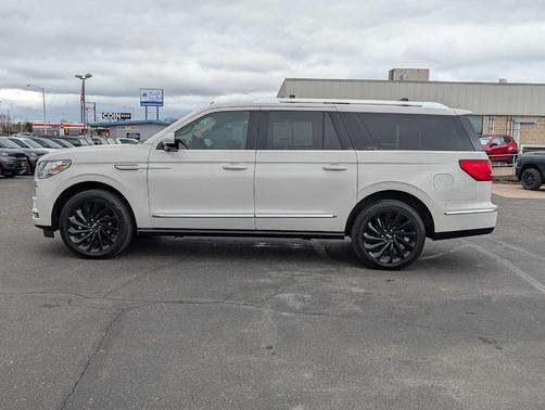 White 2020 Lincoln Navigator L Reserve