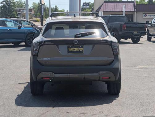Canyon Bronze M 2026 Nissan Kicks SV