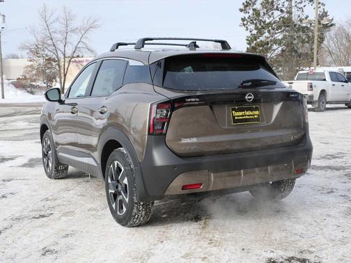 Canyon Bronze M 2026 Nissan Kicks SV