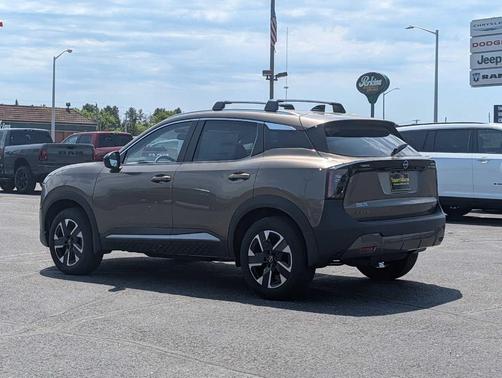 Canyon Bronze M 2026 Nissan Kicks SV