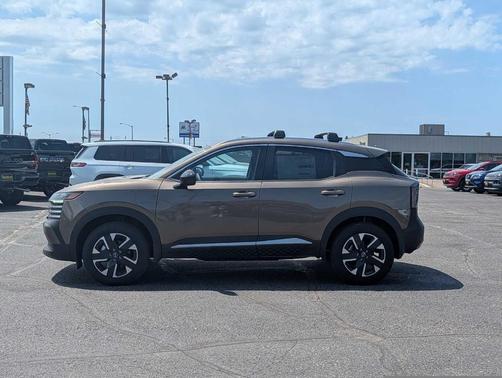Canyon Bronze M 2026 Nissan Kicks SV